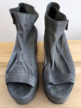 LD TUTTLE The Pixie Grey Leather Open Toe Ankle Booties Boots - size 40 / 10